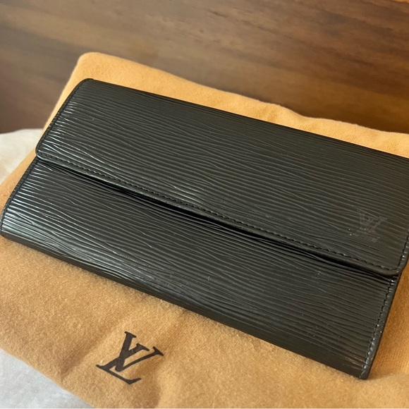 SOLD. Louis Vuitton Black Epi Sarah wallet - Picture 2 of 9